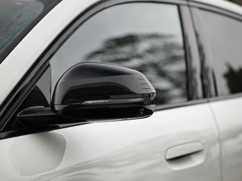 New 2026 BMW X2 xDrive28i w/ Technology Package image 11