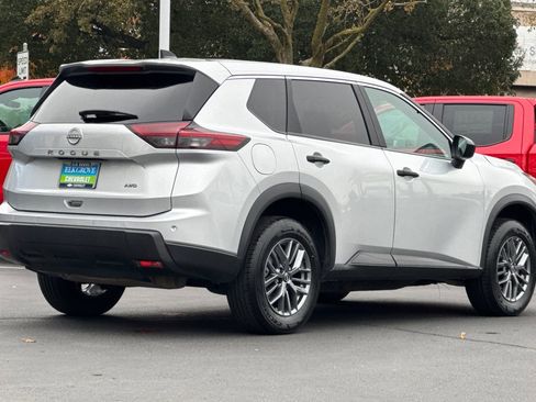 Used 2024 Nissan Rogue S image 3