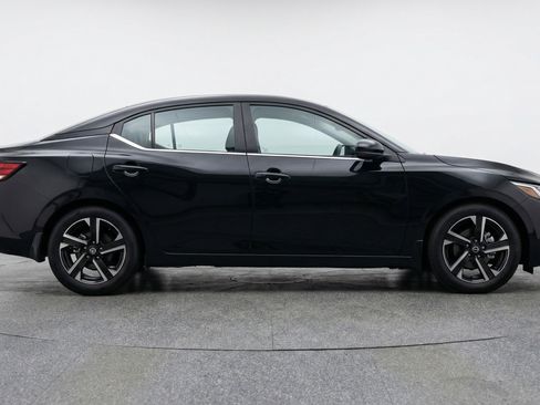 Used 2025 Nissan Sentra SV image 11