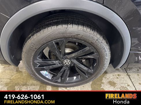 Used 2023 Volkswagen Tiguan SE R-Line image 36