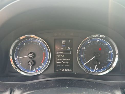 Used 2017 Toyota Corolla SE FWD image 2