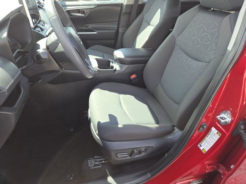 Used 2025 Toyota RAV4 XLE w/ Convenience Package AWD/4WD image 26
