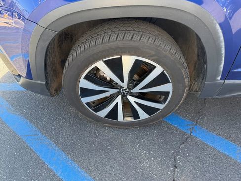 Used 2024 Volkswagen Taos SE image 4