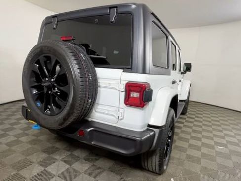 Used 2023 Jeep Wrangler Unlimited Sahara w/ Cold Weather Group AWD/4WD image 5