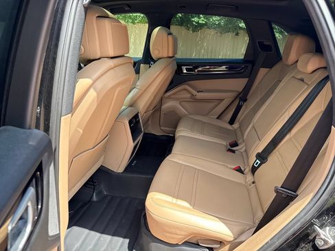 Used 2020 Porsche Cayenne AWD/4WD image 22