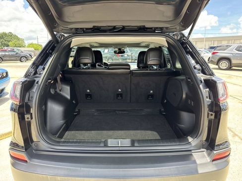 Used 2022 Jeep Cherokee Latitude Lux w/ Sun & Sound Group FWD image 8