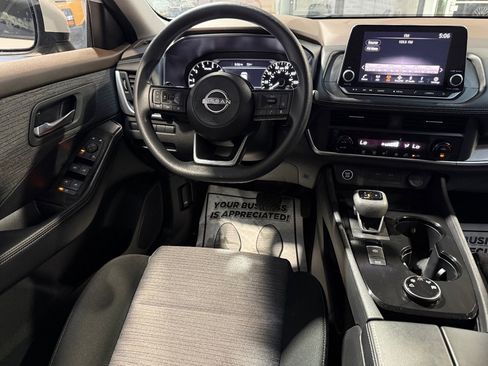 Used 2023 Nissan Rogue SV image 26