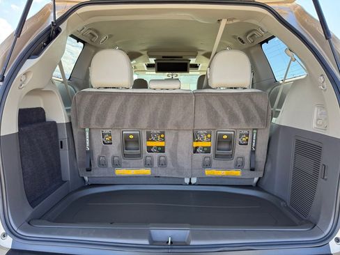 Used 2013 Toyota Sienna XLE w/ Premium Pkg image 15