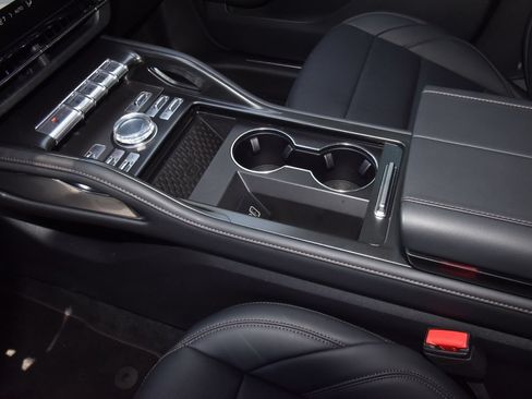 New 2026 Lincoln Nautilus Premier w/ Jet Appearance Package AWD/4WD image 32