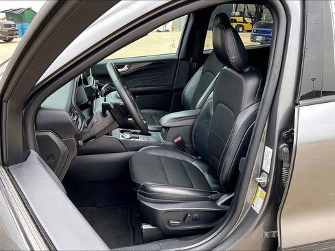 Used 2025 Ford Escape ST-Line AWD/4WD image 25