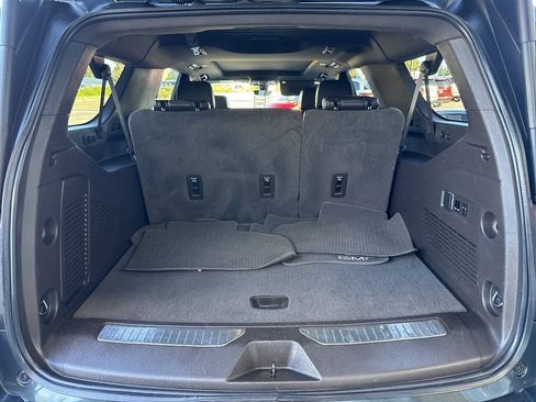 Used 2021 GMC Yukon XL Denali w/ Denali Premium Package AWD/4WD image 8