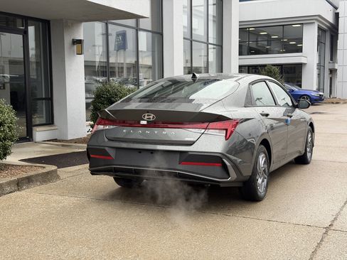 New 2026 Hyundai Elantra Blue image 5