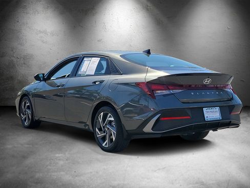 Certified 2025 Hyundai Elantra Sport FWD image 4