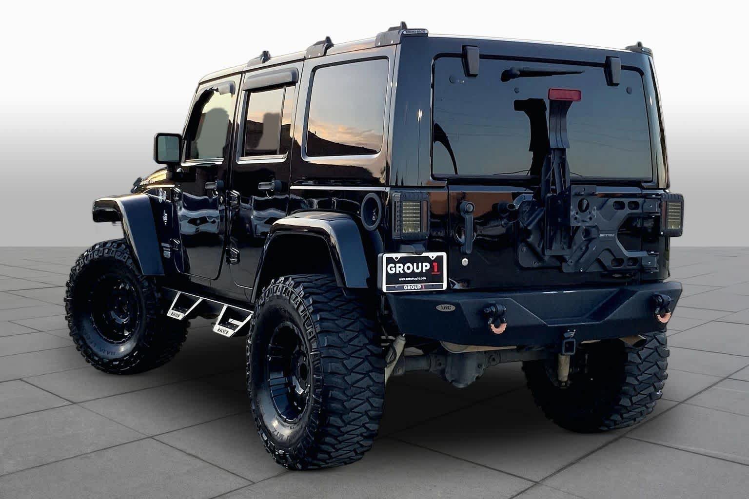 Used 2017 Jeep Wrangler Unlimited Rubicon w/ Connectivity Group AWD/4WD image 11