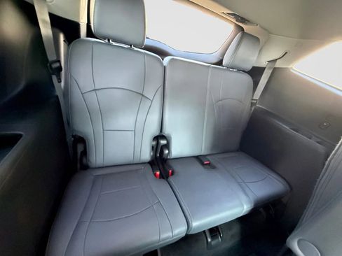 Used 2019 Buick Enclave Premium image 18