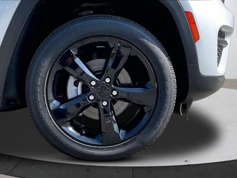 Used 2023 Jeep Grand Cherokee Altitude AWD/4WD image 38