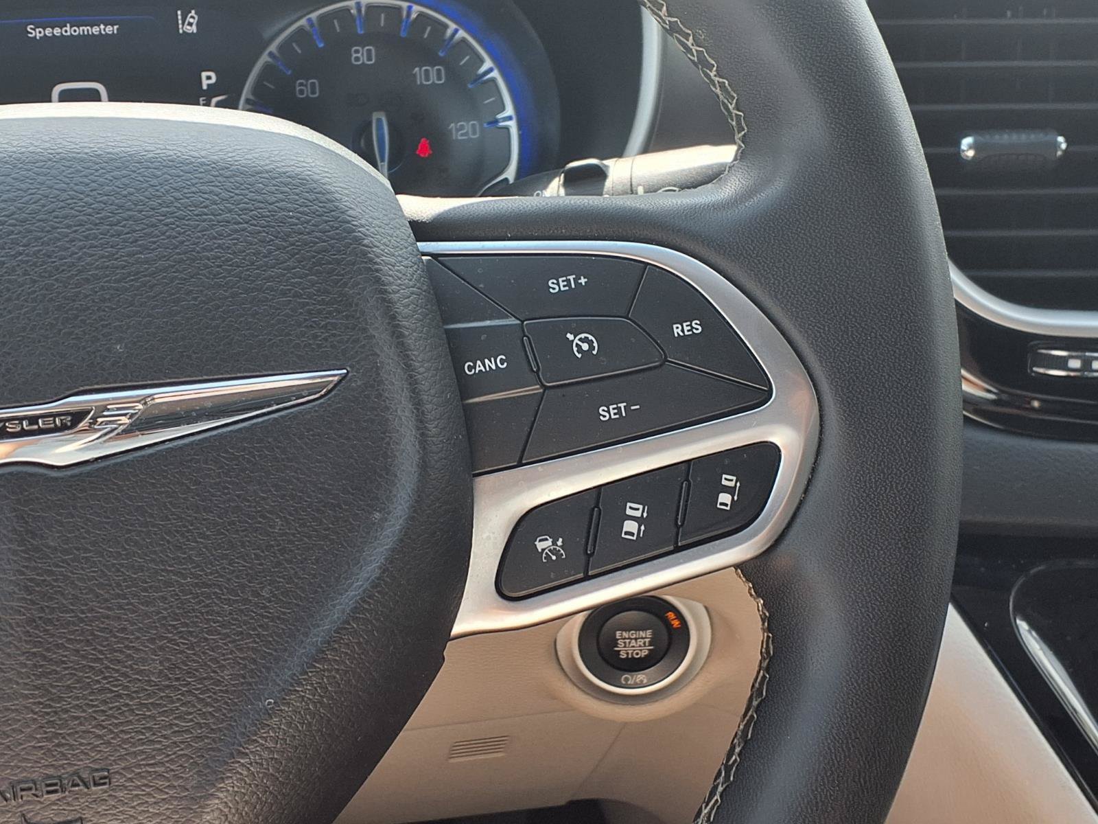 Used 2023 Chrysler Pacifica Touring-L FWD image 18