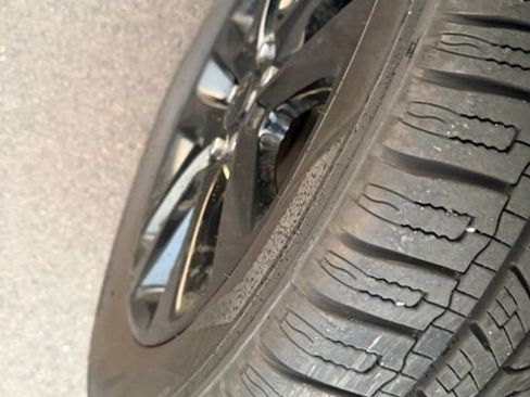 Used 2018 Jeep Grand Cherokee Altitude AWD/4WD image 12