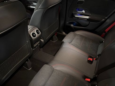 New 2026 Mercedes-Benz GLA 35 AMG 4MATIC image 11