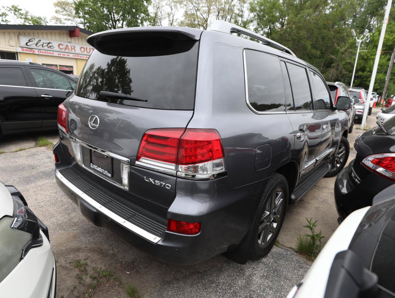 Used 2013 Lexus LX 570 4WD w/ Luxury Pkg image 6