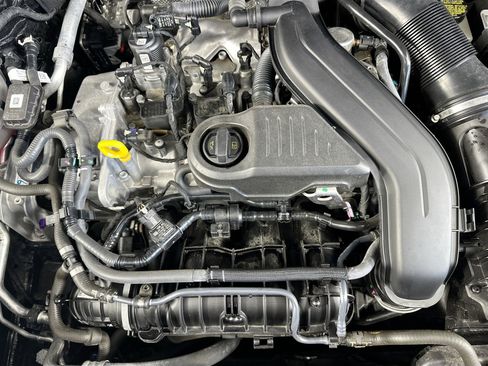 Used 2023 Volkswagen Taos SE image 29