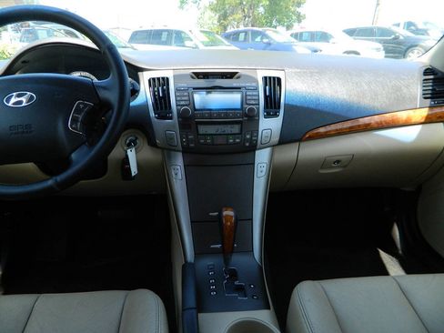 Used 2009 Hyundai Sonata Limited FWD image 16