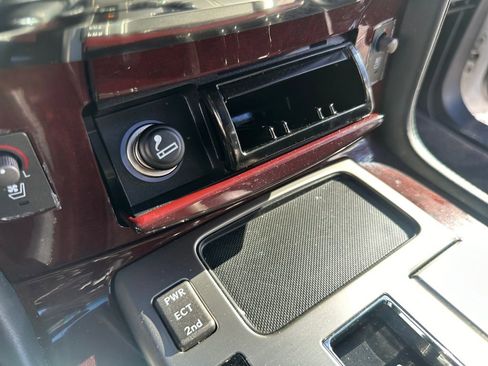 Used 2015 Lexus LX 570 4WD w/ Luxury Package image 21