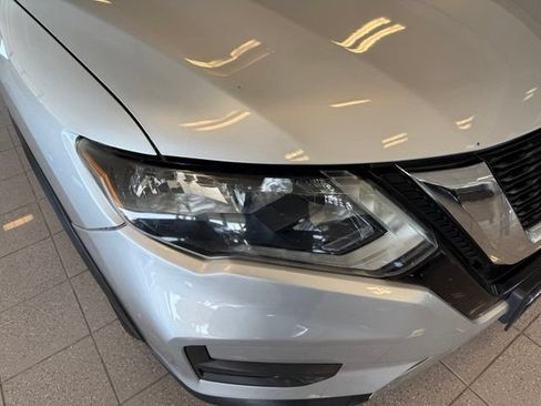 Used 2017 Nissan Rogue SV FWD image 9