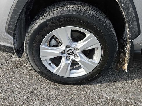 Used 2021 Toyota RAV4 XLE w/ Convenience Package image 8