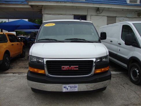 Used 2025 GMC Savana 2500 w/ Driver Convenience Package RWD image 2