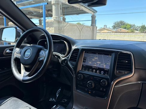 Used 2015 Jeep Grand Cherokee Limited w/ Luxury Group II RWD image 16