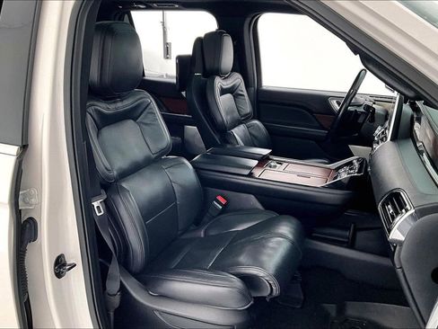Used 2018 Lincoln Navigator Reserve w/ Technology Package image 10