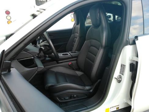 Used 2022 Porsche Taycan image 6