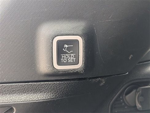 Certified 2023 Jeep Grand Cherokee Altitude image 13