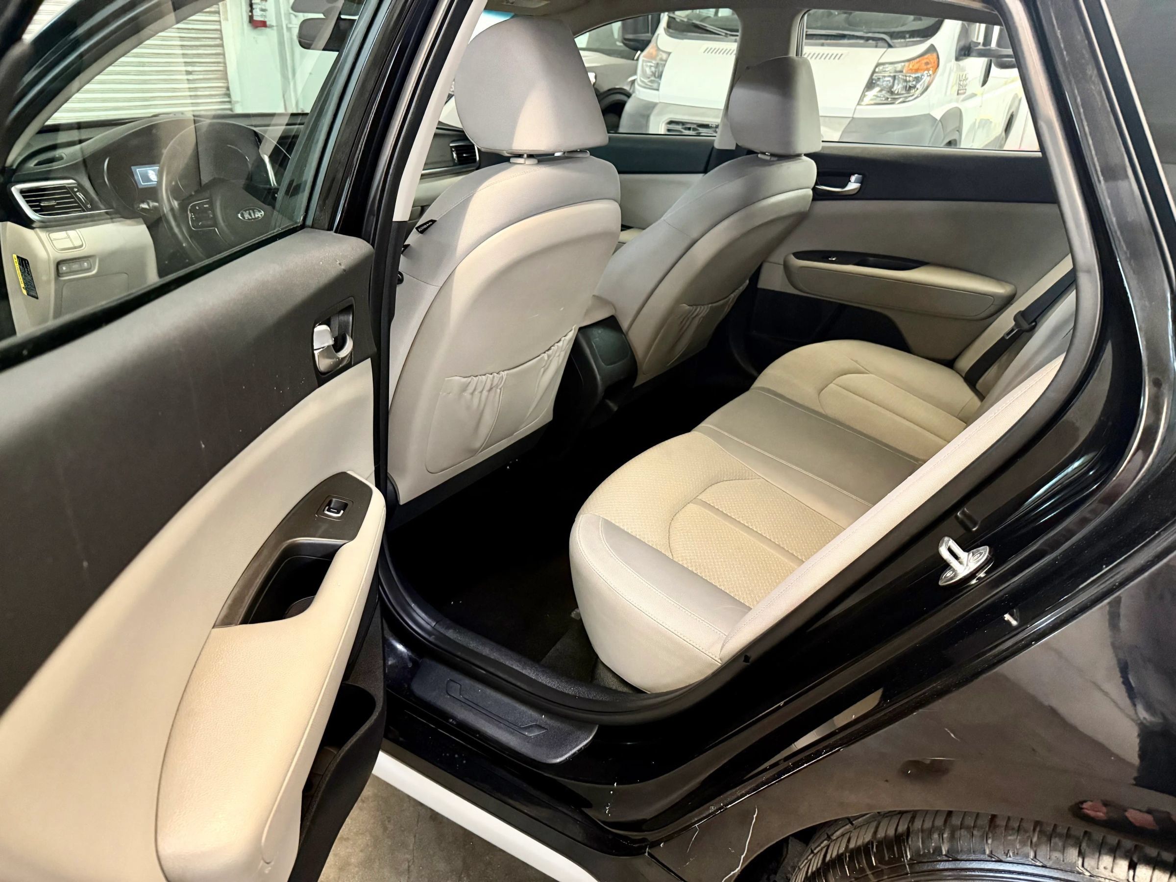 Used 2017 Kia Optima Premium FWD image 10