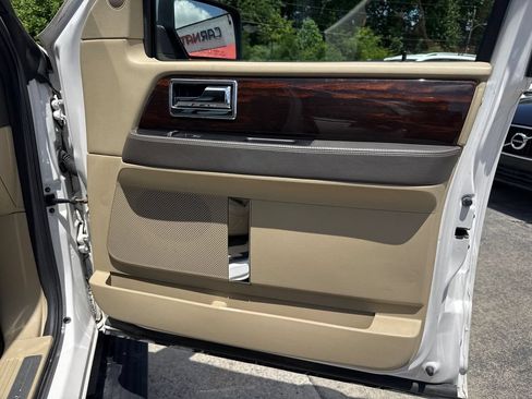 Used 2017 Lincoln Navigator Reserve AWD/4WD image 29