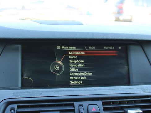 Used 2013 BMW 550i xDrive Sedan image 21