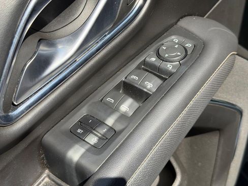 Used 2022 GMC Yukon SLT AWD/4WD image 17