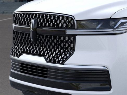 New 2025 Lincoln Navigator Reserve image 17
