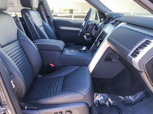 New 2026 Land Rover Discovery Dynamic SE AWD/4WD image 16