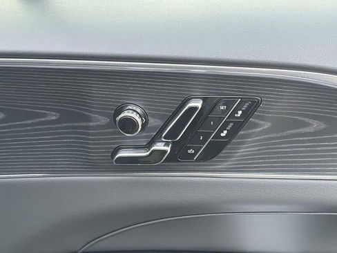 Used 2025 Cadillac Lyriq Luxury image 32