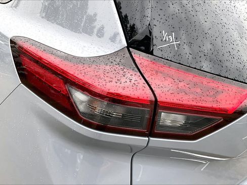 Certified 2025 Nissan Rogue SL w/ Tech Package FWD image 28