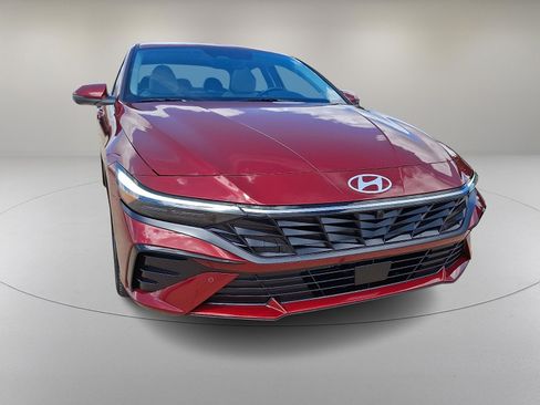 Used 2024 Hyundai Elantra Limited FWD image 2