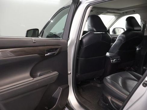 Used 2023 Toyota Highlander Platinum AWD/4WD image 28