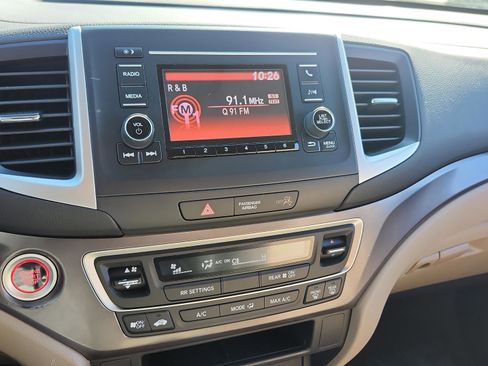 Used 2017 Honda Pilot LX image 32