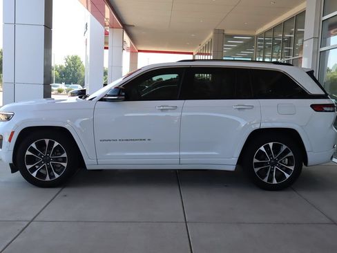 Used 2023 Jeep Grand Cherokee Overland AWD/4WD image 4