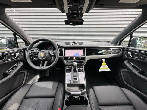 Used 2026 Porsche Macan AWD/4WD image 6