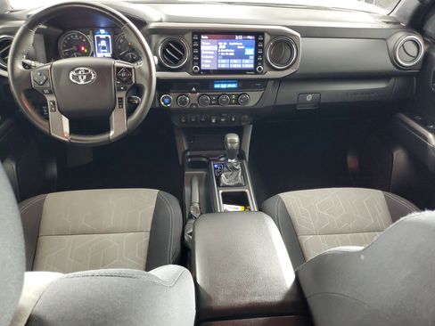 Used 2021 Toyota Tacoma TRD Off-Road w/ Technology Package AWD/4WD image 17