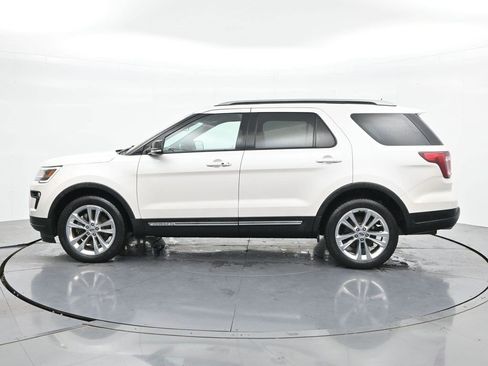 Used 2018 Ford Explorer XLT w/ Equipment Group 202A AWD/4WD image 8