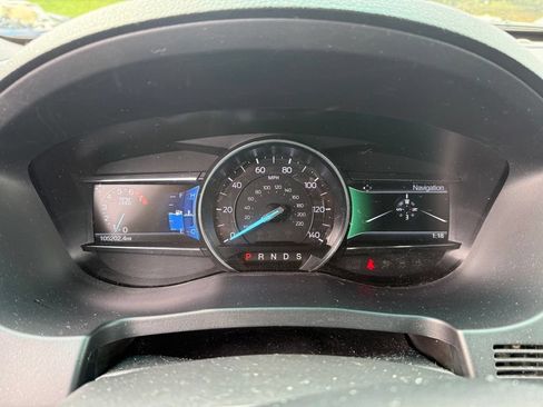 Used 2017 Ford Explorer XLT w/ Equipment Group 202A AWD/4WD image 9